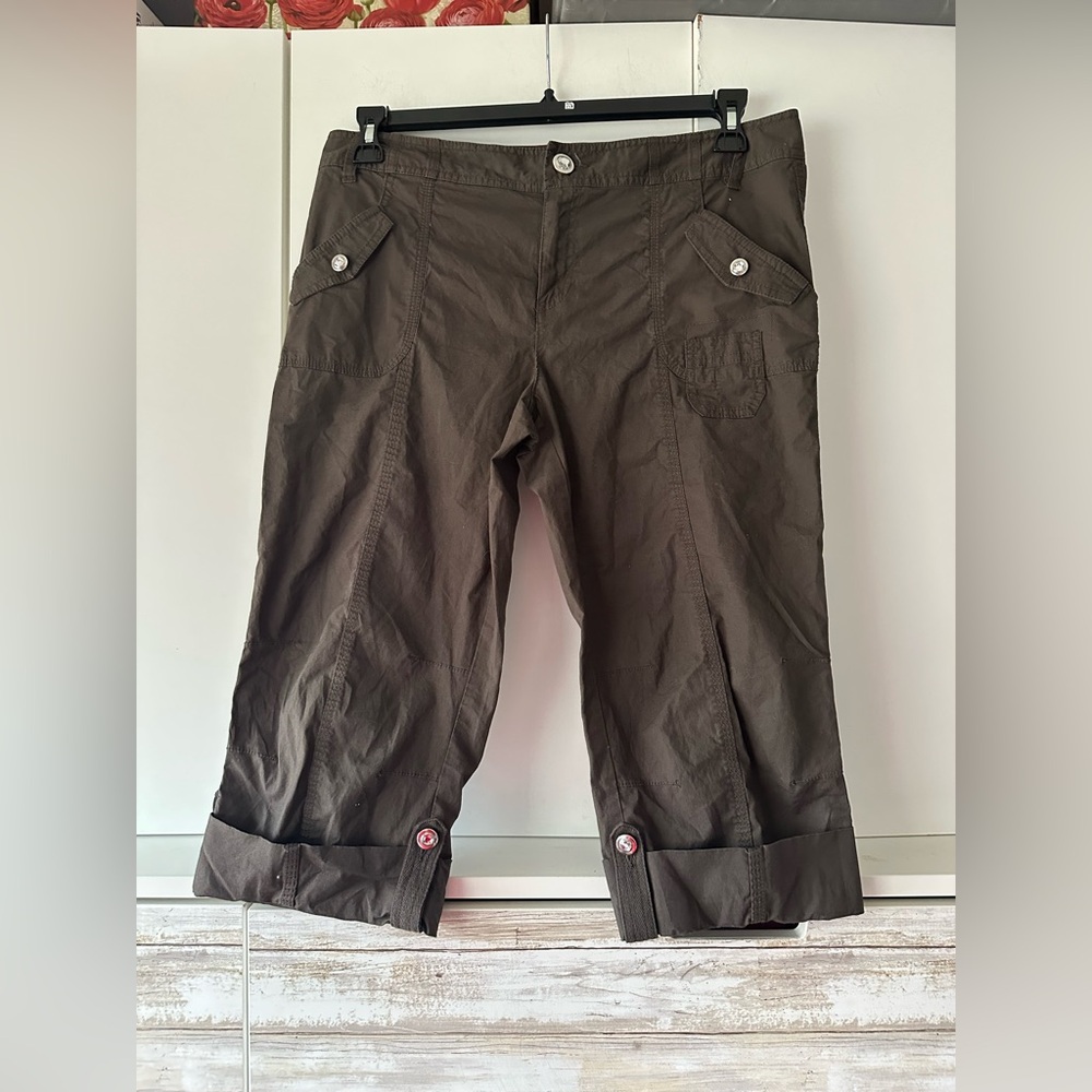 🤎 INC International Concepts Brown Cargo Capri Pants Size 10 Cuffed Hem